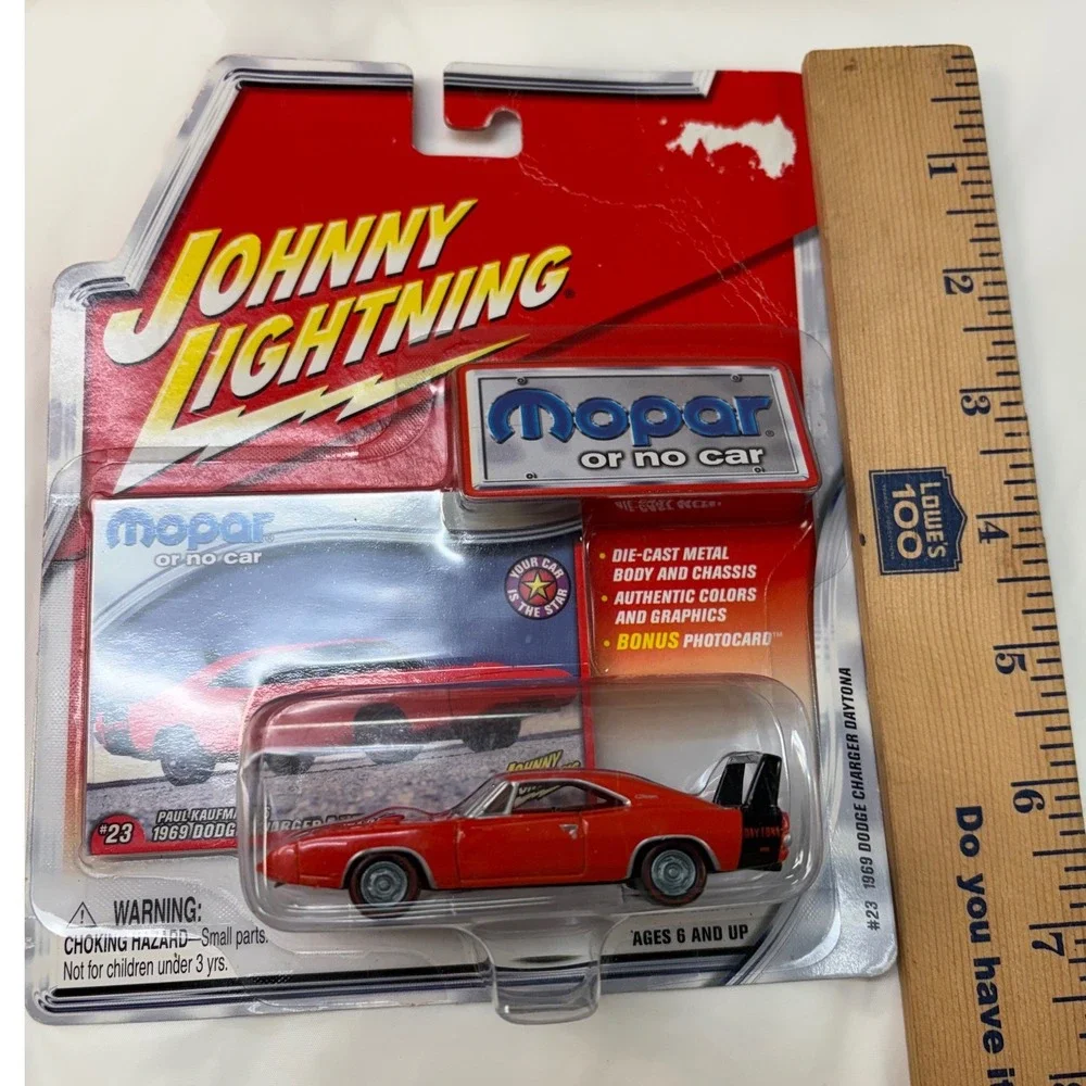 Johnny Lightning 1969 Dodge Charger Daytona Mopar Or No Car Orange 1/64 239-04